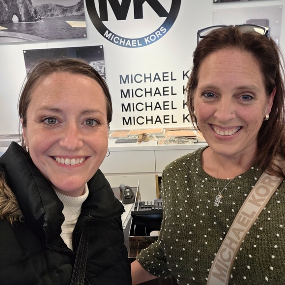 Michael Kors SHARE SHOW Third Thursday Of Every Month - Picture 4 of 6